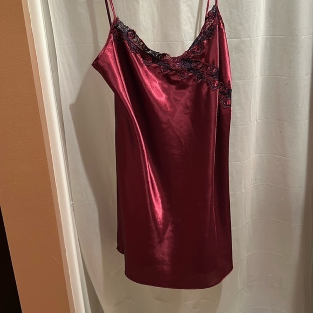 Delicates Women’s maroon nightgown Size L